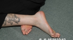 【aapary模拍】大美女琪琪继续展示38码大白脚（200P）