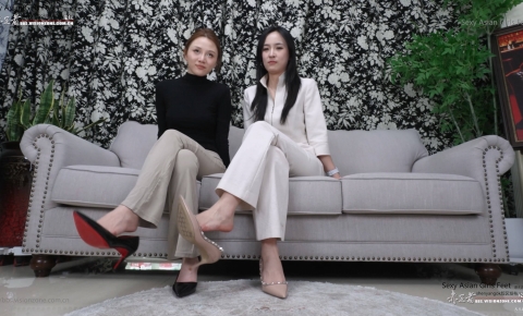 Asian girls Lijiaen and Tong showcase their four sexy (37EU VS 39EU)feet