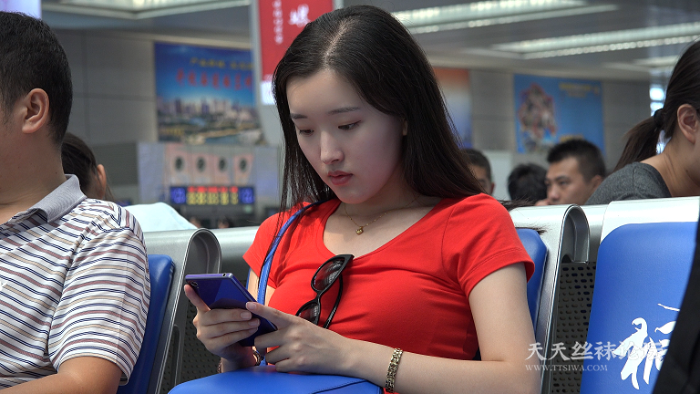 阿迪达斯七分裤短丝袜凉高跟美女[00_00_13][20250209-204521].png