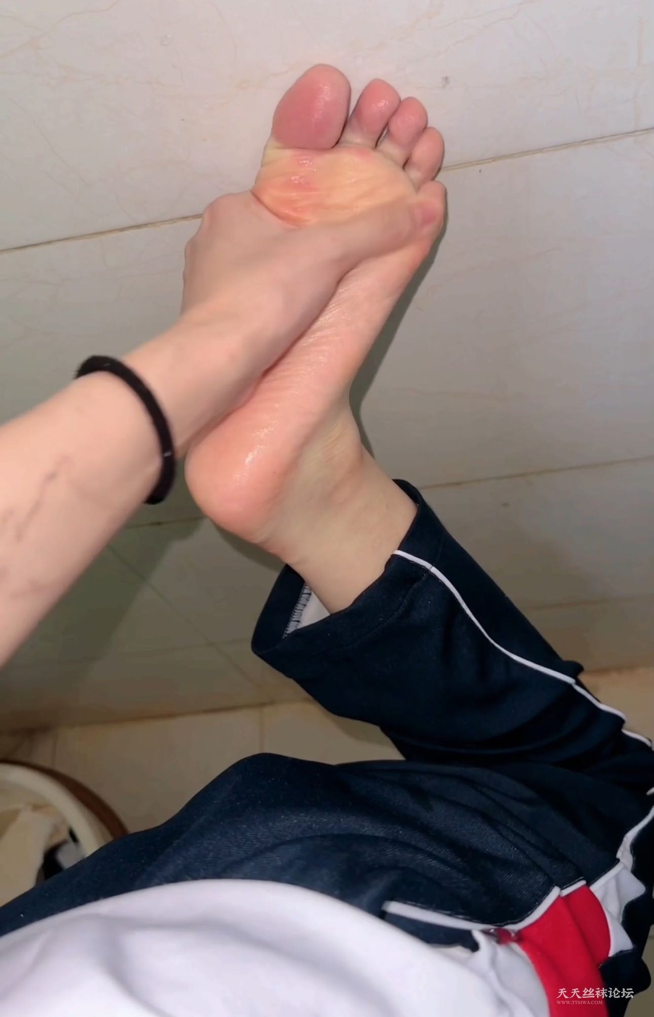 210053cuzuk64z9nom1921.jpeg