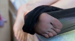 袜啵啵471期：甜甜圈-高跟鞋、黑丝、短肉丝、裸足、校服裤里丝