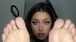 【重磅】性感御姐黑皮辣妹浓臭汗脚