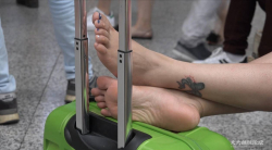 车站候车室美足女神姐姐7分钟